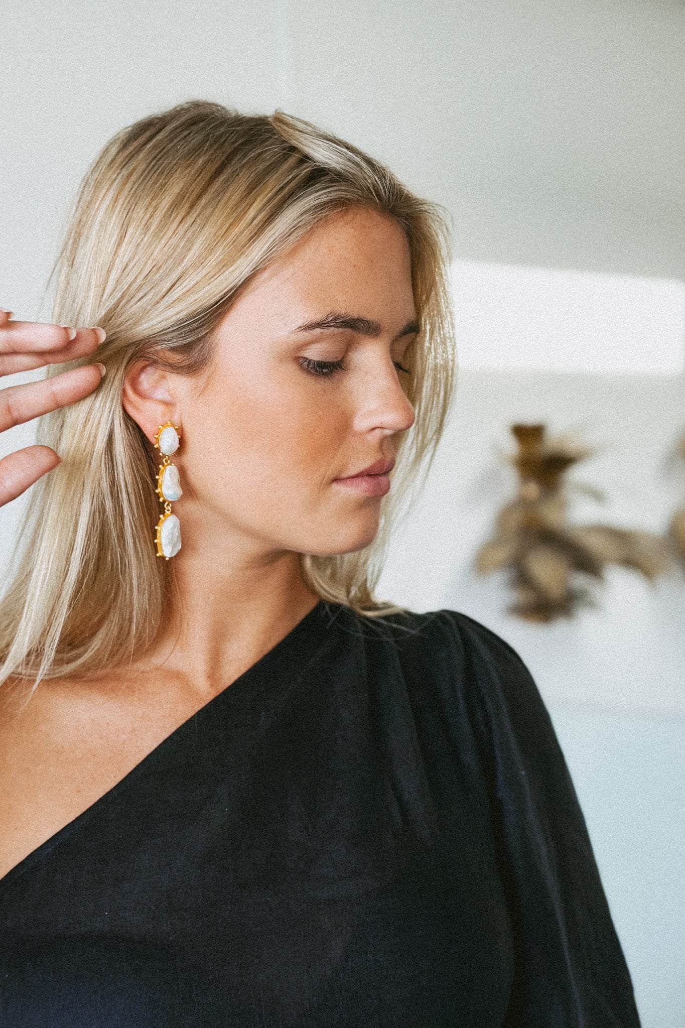 CAPRICE PEARL EARRINGS GOLD