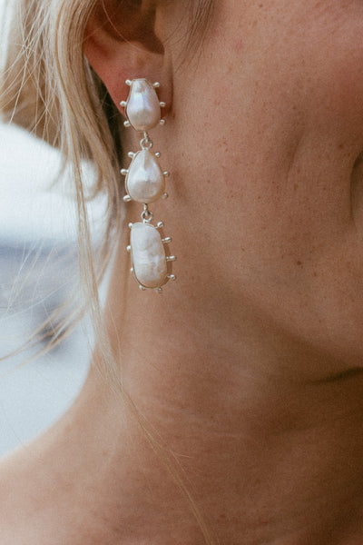 CAPRICE PEARL EARRINGS SILVER