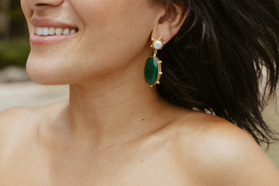 CARRA EARRINGS PEARL WITH GREEN ONYX