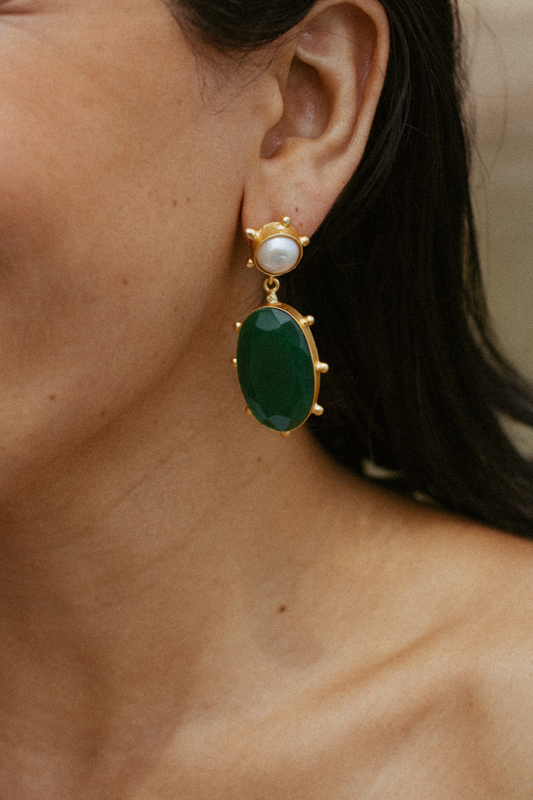 CARRA EARRINGS PEARL WITH GREEN ONYX