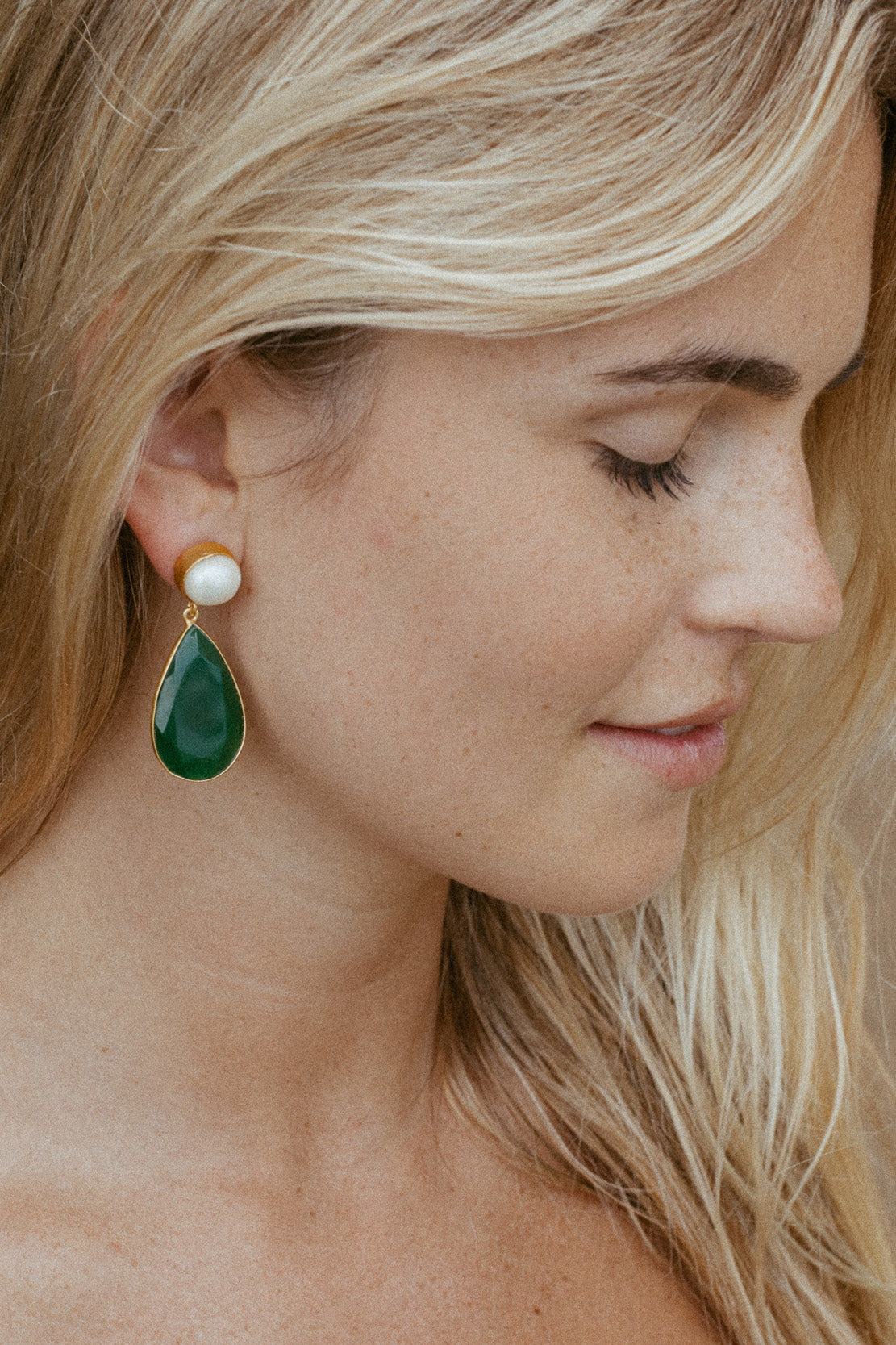 JODIE EARRINGS PEARL WITH ONYX