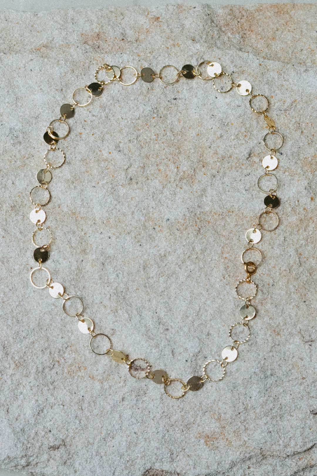 LYLA CIRCLE NECKLACE