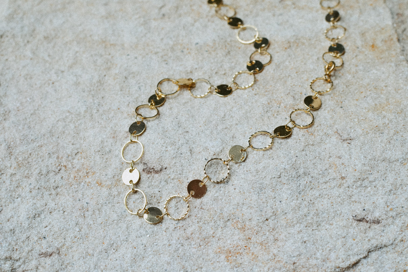 LYLA CIRCLE NECKLACE