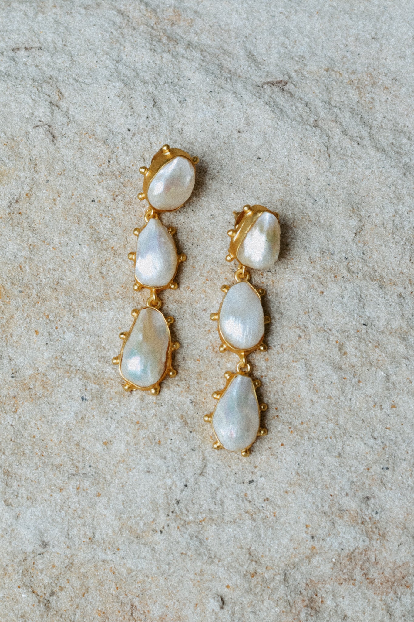 CAPRICE PEARL EARRINGS GOLD