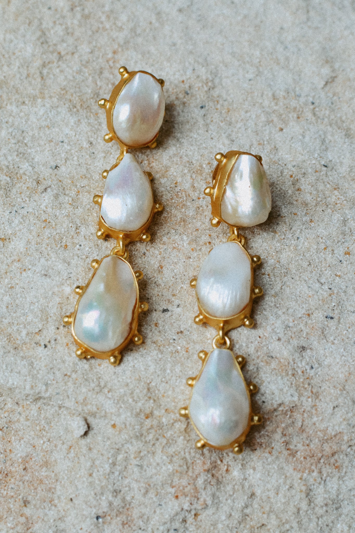 CAPRICE PEARL EARRINGS GOLD