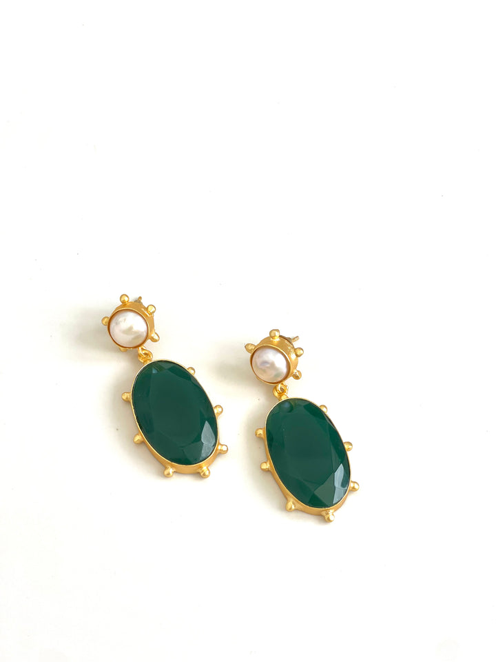 CARRA EARRINGS PEARL WITH GREEN ONYX