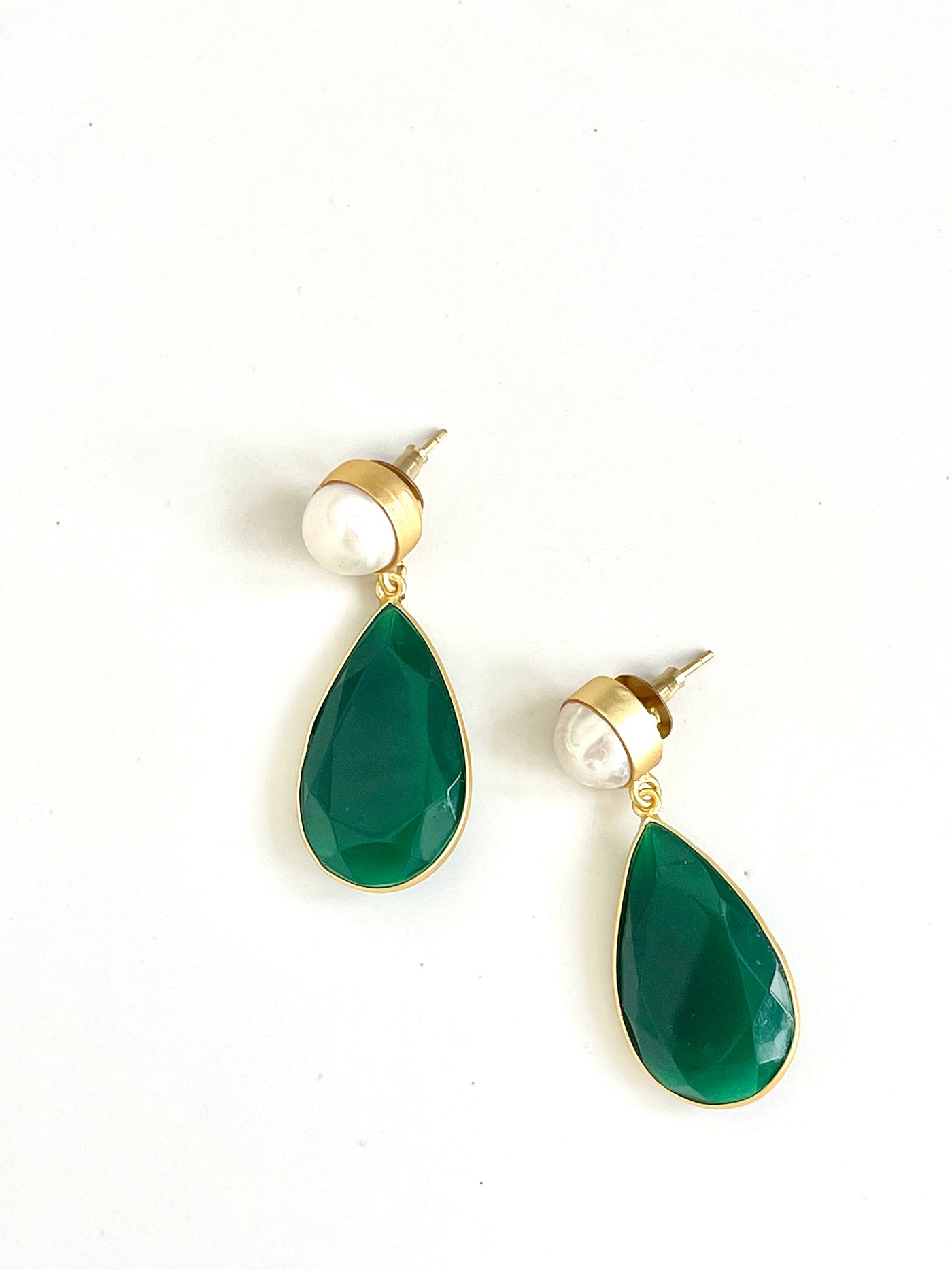 JODIE EARRINGS PEARL WITH ONYX
