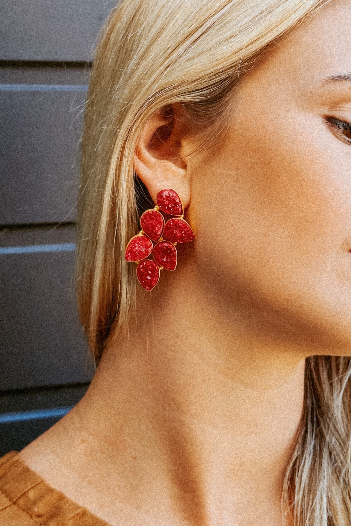 EBONY WINE RED EARRINGS