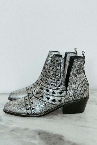 THE COACHELLA BOOT SILVER